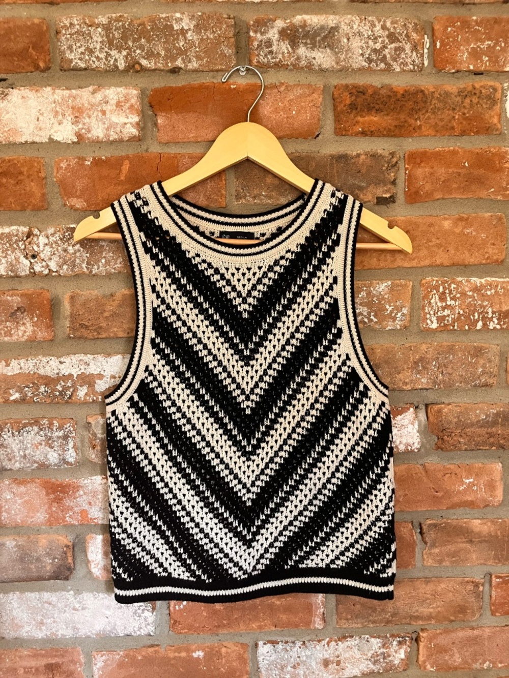 Gap Women’s Black & Cream Knit Tank Top — Size Medium 🖤